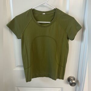 Lululemon Swiftly Tech Short-Sleeve Shirt 2.0 Race Length